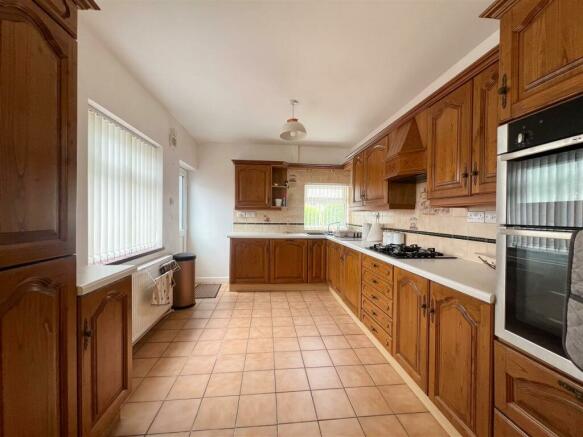 Kitchen/Dining Area