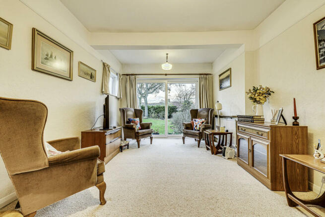 2 bedroom detached bungalow for sale in Flemming Crescent, Leigh-on-Sea ...