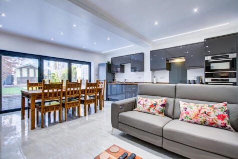 Oakleigh Park Drive, Leigh-on-sea, SS9
