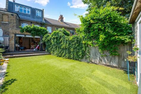 Manor Grove, Richmond, TW9.