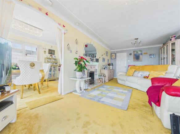 CAM02453G0-PR0193-STILL012.jpg