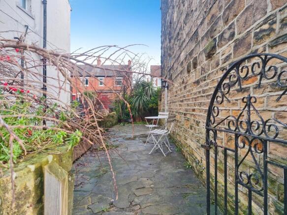 f83702a5-10000601...