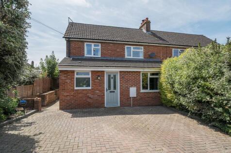 Recreation Road, Odiham, RG29