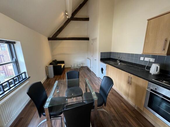 Kitchen/Living ar...