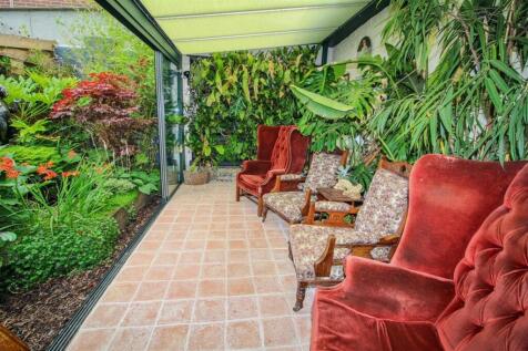 The Old White Lion, Bedford Road, Ravensden