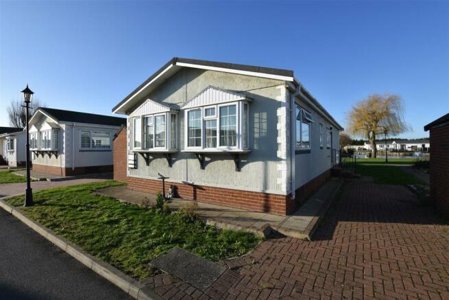 2 bedroom park home for sale in Creek Road, Canvey Island, SS8