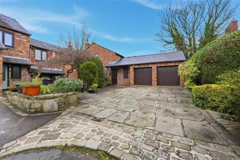 Roan Mews, Macclesfield