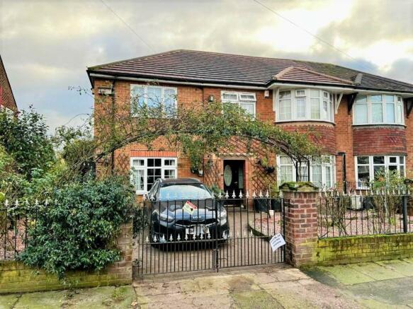 5 Bedroom Semi Detached for Sale