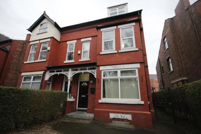 4/5 Bedroom Semi Detached for Rent
