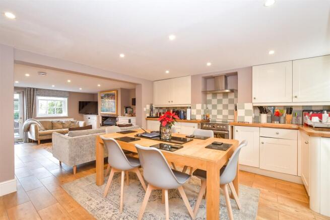 Kitchen/ Dining Area