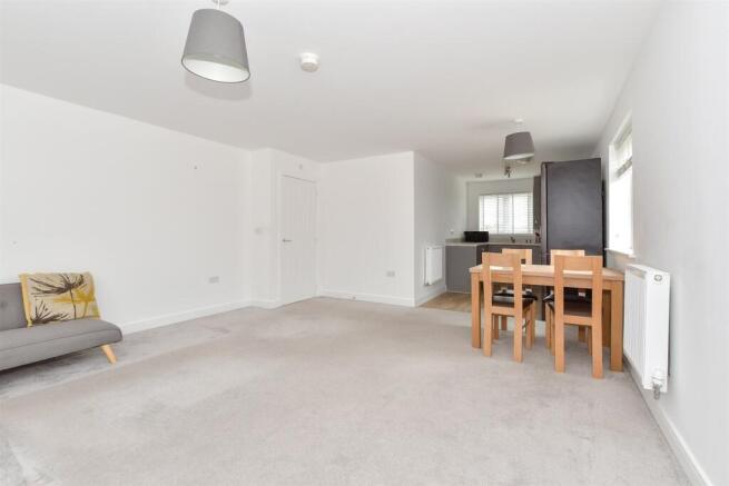 Lounge/Dining Area