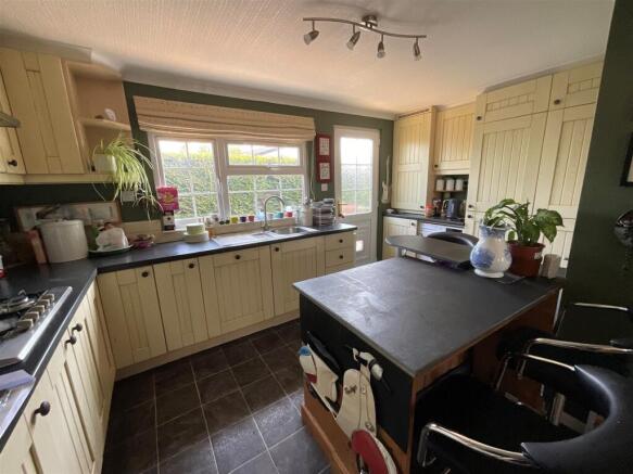 Kitchen Breakfast Bar