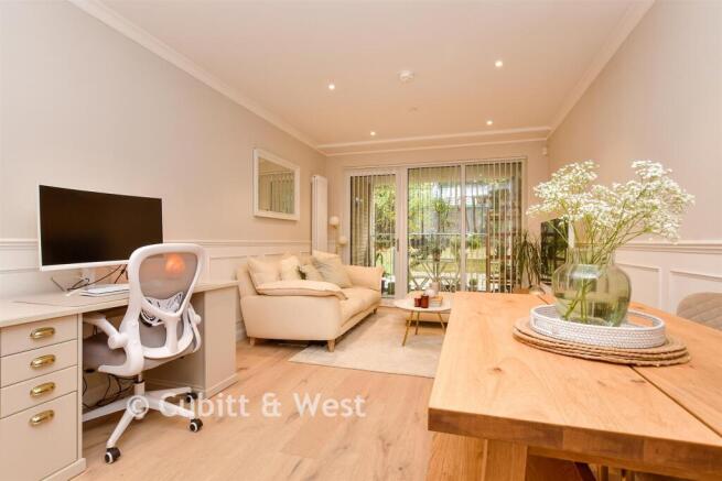 Kitchen / Lounge