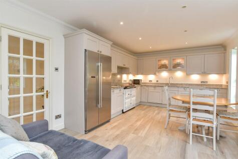 Sampsons Drive, Oving, Chichester, West Sussex