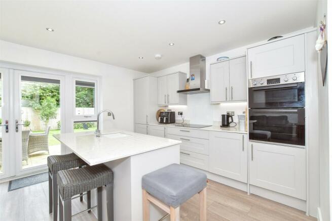 Kitchen/ Breakfast Room