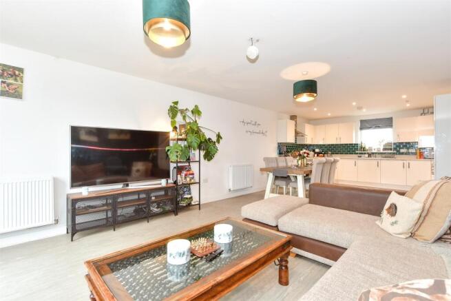 Lounge/Kitchen