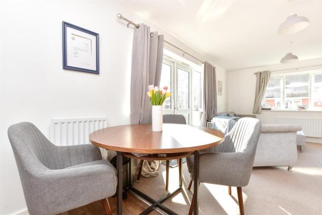 Kitchen Lounge/Dining Area