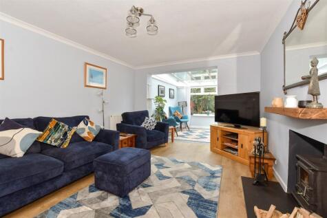 Peregrine Close, Cranleigh, Surrey