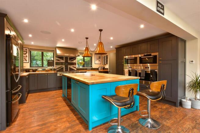 Kitchen/Breakfast Area