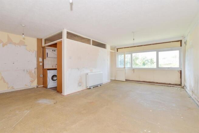 Lounge/Dining Area