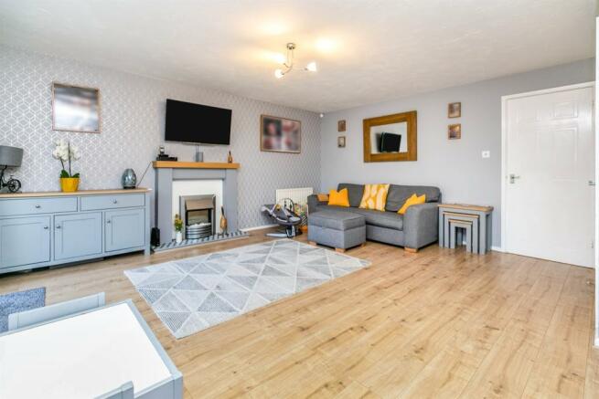 3 bedroom semi-detached house for sale in Forsythia Close ...