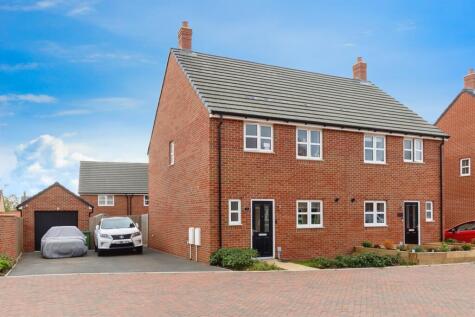 Binyon Gardens, Stotfold, HITCHIN