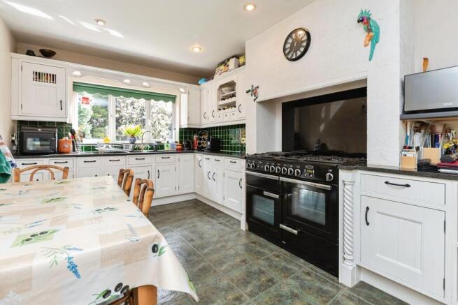 Kitchen - Into Lounge 