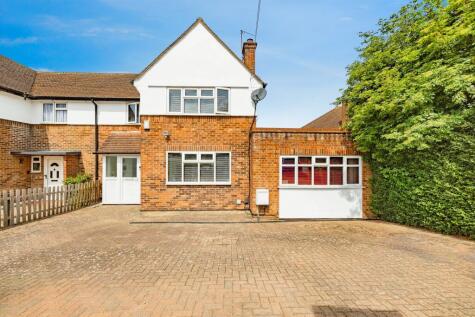 Mead Way, Bushey