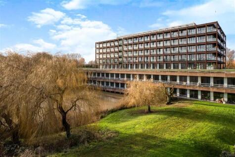 Lake Shore Drive, Bristol