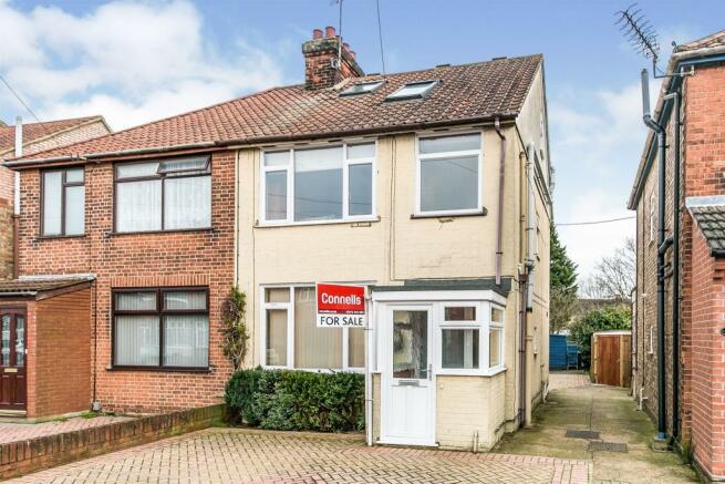 4 bedroom semi-detached house for sale in Bernard Crescent, Ipswich, IP3