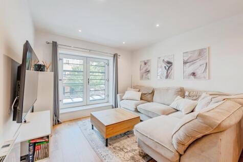 Victoria Road, Horley