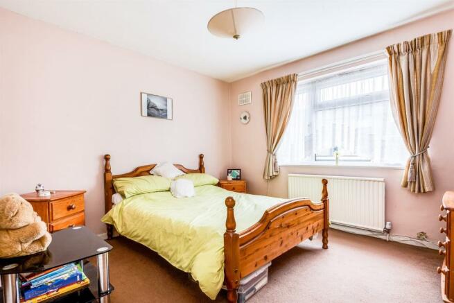 3 Bedroom End Of Terrace House For Sale In Barns Road Cowley