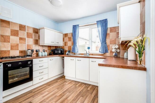 3 Bedroom End Of Terrace House For Sale In Barns Road Cowley