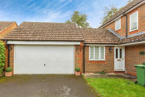 Arnold Close, Stoke Mandeville, Aylesbury