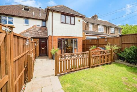 Pitts Close, Stoke Mandeville, AYLESBURY