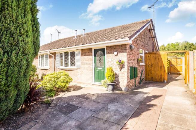 2 bedroom semi-detached bungalow for sale in Littlemore Close, Wirral, CH49