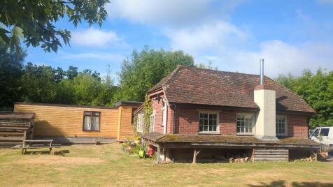 Residential/development Comprising 2 Detached Properties, Warfield