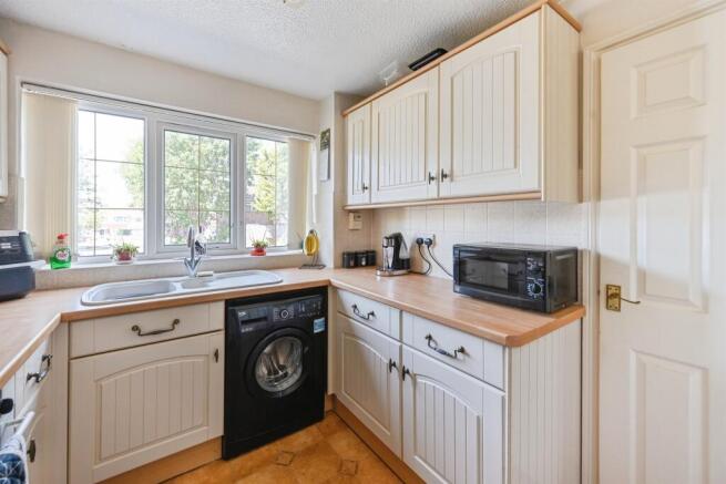 Kitchen: