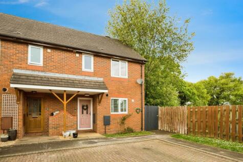 Tarporley - 3 bedroom end of terrace house for sale