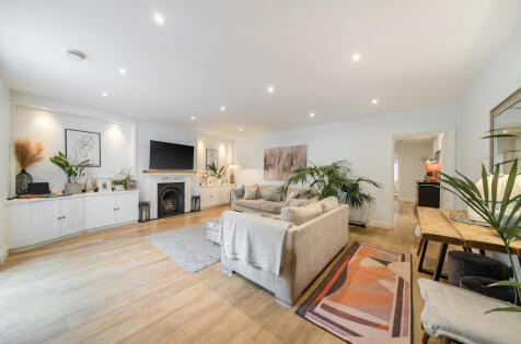 Eardley Crescent, London