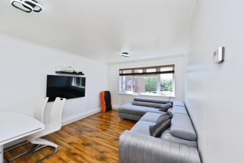 Juniper Close, Broxbourne