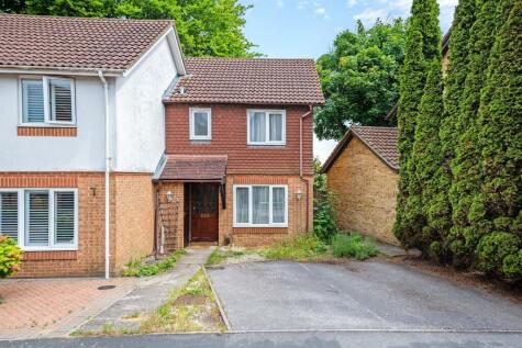 South Croydon - 2 bedroom end of terrace house for sale