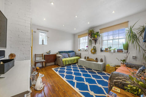 Hill Farm Road, London