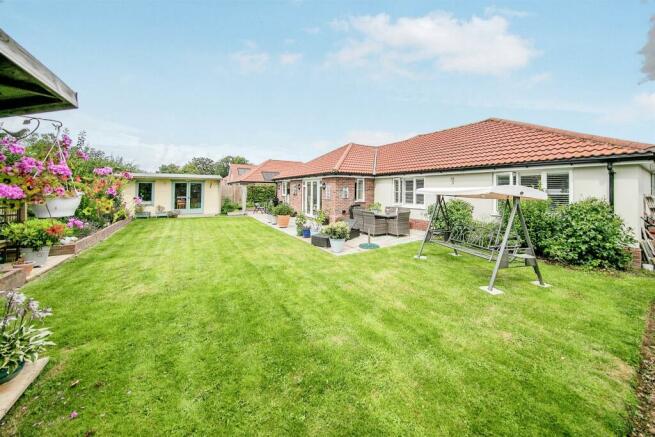 3 bedroom detached bungalow for sale in Steam Mill Close