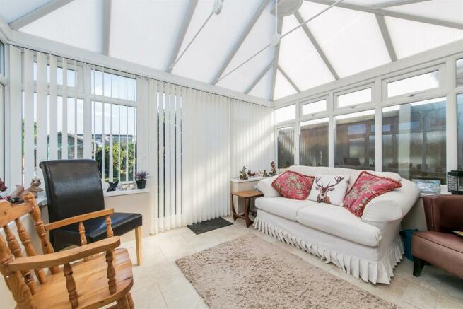 2 bedroom semi-detached bungalow for sale in Dove Crescent, Dovercourt ...