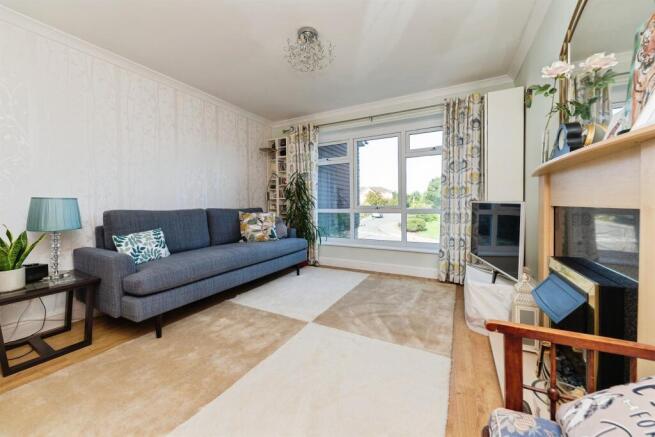 Kitchen / Dining Room: