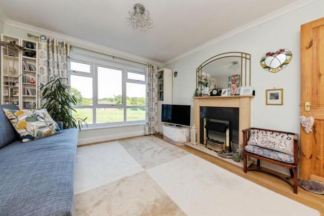 Kitchen / Dining Room: