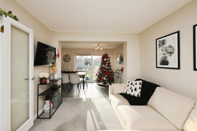 Open Plan Lounge/Dining Room: