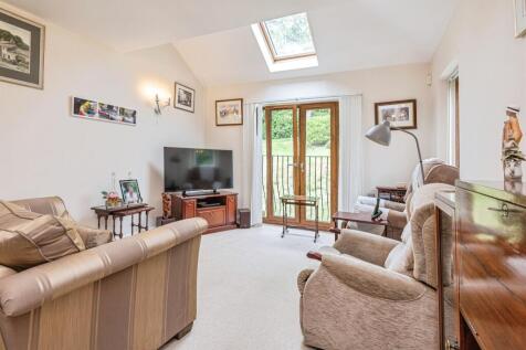 Huddersfield Road, Thongsbridge, Holmfirth