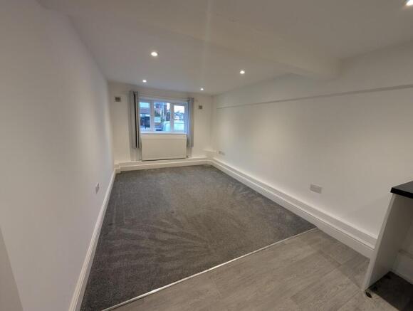 PXL_20251204_0927...